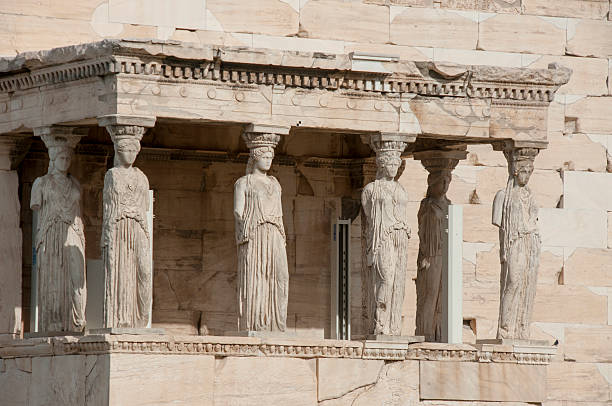 l'acropole caryatids - statue greek culture neptune greece photos et images de collection