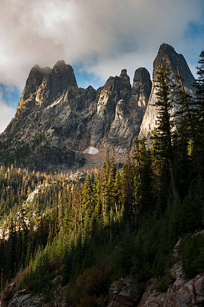 조기 윈터스 첨탑 - north cascades national park cascade range highway north 뉴스 사진 이미지