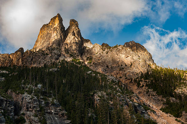 조기 윈터스 첨탑 - north cascades national park cascade range highway north 뉴스 사진 이미지