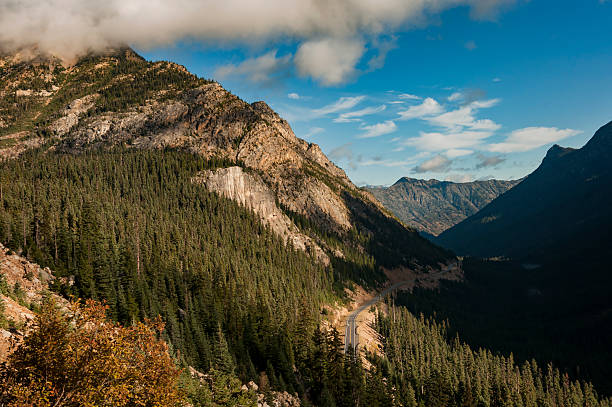 autostrada północnych gór kaskadowych - north cascades national park cascade range highway north zdjęcia i obrazy z banku zdjęć