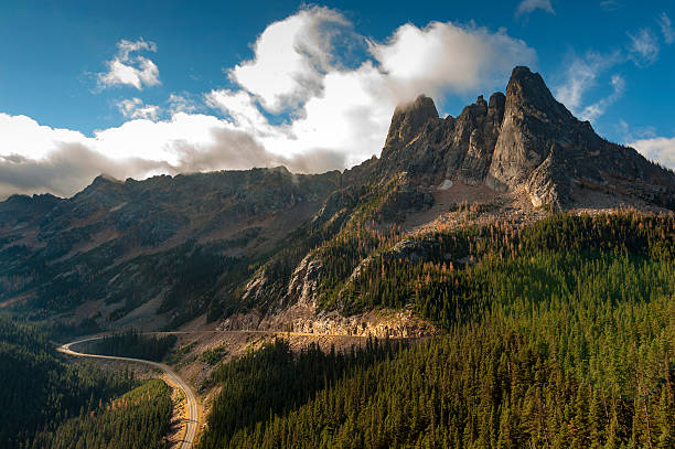 autostrada północnych gór kaskadowych - north cascades national park cascade range highway north zdjęcia i obrazy z banku zdjęć