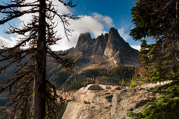 조기 윈터스 첨탑 - north cascades national park cascade range highway north 뉴스 사진 이미지