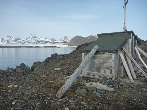 Sentinel Bay Glaciology hut in Garibaldi Park