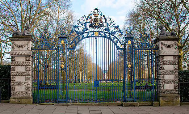 istock Devonshire Gates in Green Park  London, England 494900318