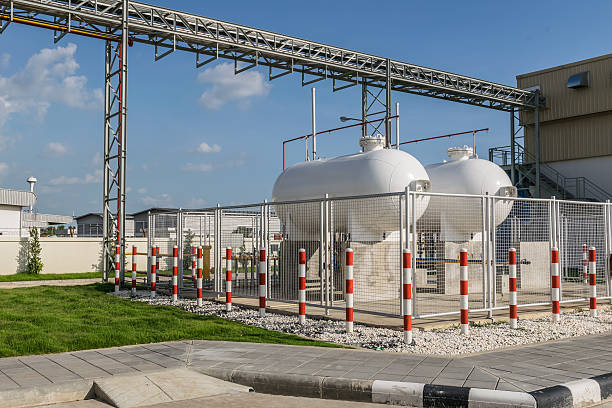 aço industrial tanque de armazenamento de glp a granel - bomba petrolífera - fotografias e filmes do acervo