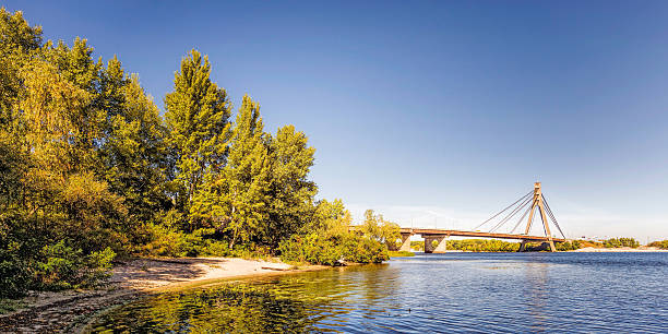 istock View of the Moskovsky  Bridge in Kiev 494916656