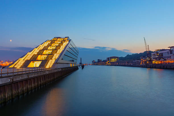 porto di amburgo, dopo il tramonto - altona foto e immagini stock