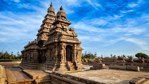 tempio in riva mahabalipuram, tamil nadu, india - shiva india hinduism temple foto e immagini stock