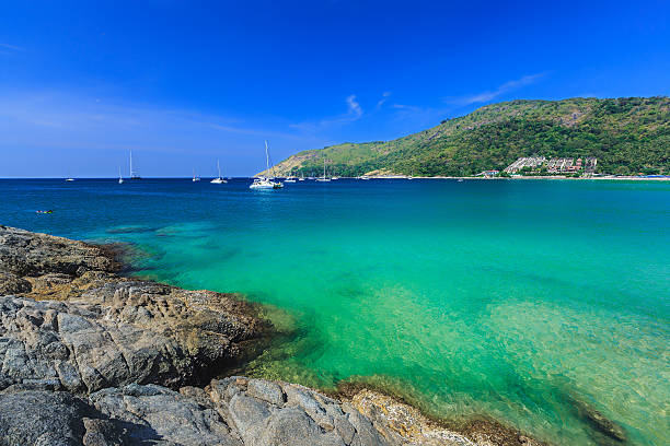 praia na ilha na tailândia - phuket province - fotografias e filmes do acervo