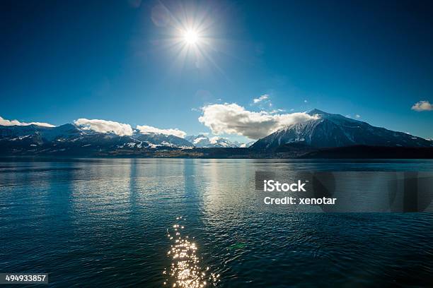 Niesen Peak E Lago Di Thun Delle Alpi Svizzere - Fotografie stock e altre immagini di Alpi svizzere - Alpi svizzere, Ambientazione esterna, Ambientazione tranquilla