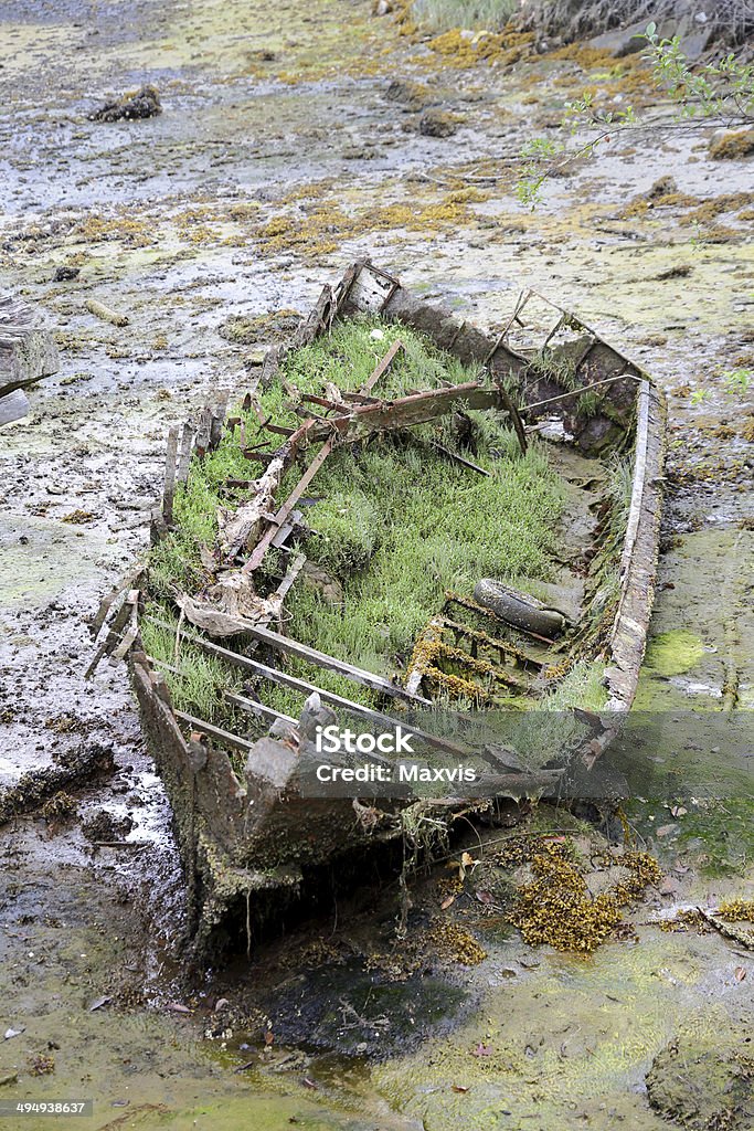 Abandonado en bote - Foto de stock de Abandonado libre de derechos