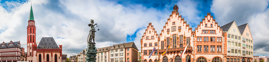 Frankfurt Romerberg medieval square icónicas atracciones históricas panorama Alemania photo