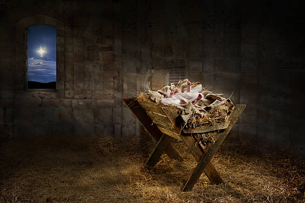 jesus resting on a manger - kerststal stockfoto's en -beelden
