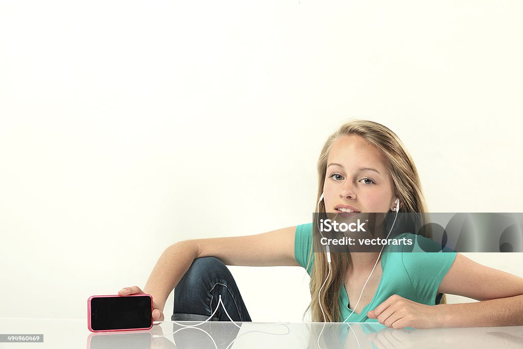 mytunes 14 year old girl listening to music on phone 14-15 Years Stock Photo
