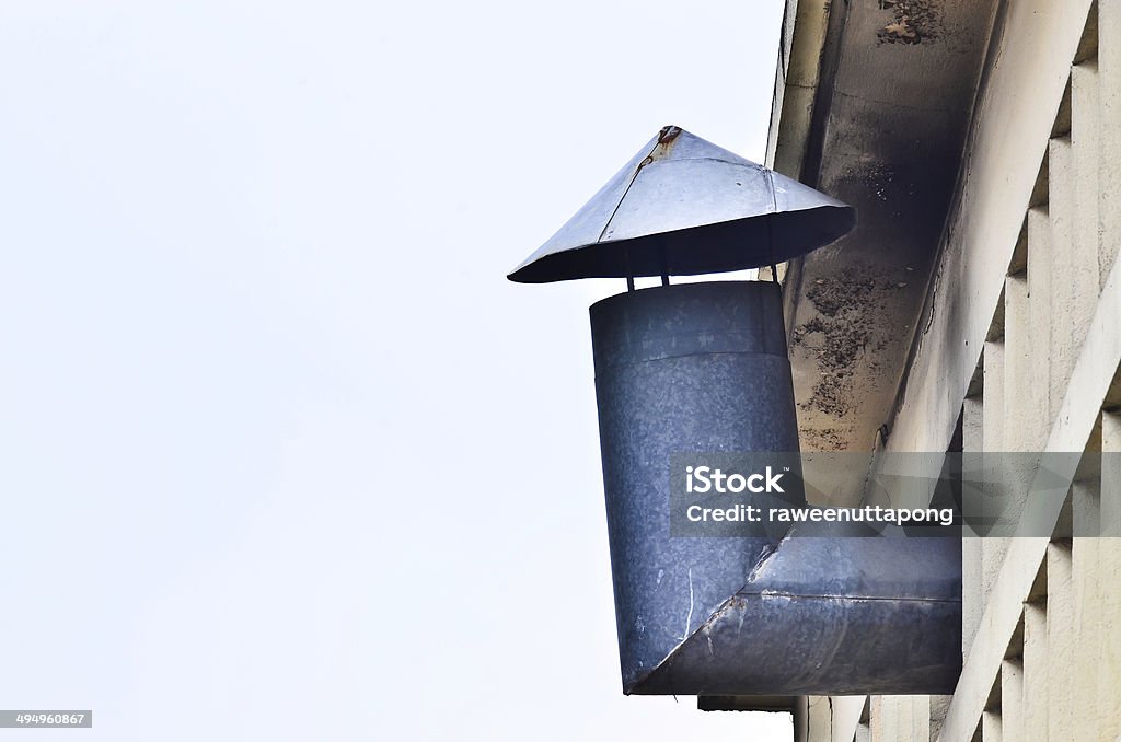 Salida de ventilación de escape junto a una pared - Foto de stock de Agujero libre de derechos