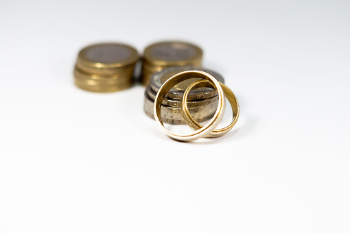 Two golden wedding rings and cash