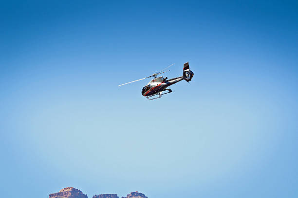 helicóptero no grand canyon - canyon majestic grand canyon helicopter - fotografias e filmes do acervo