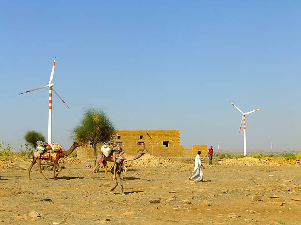 人々にラクダ村を通過し、小さな - india rajasthan thar desert travel ストックフォトと画像