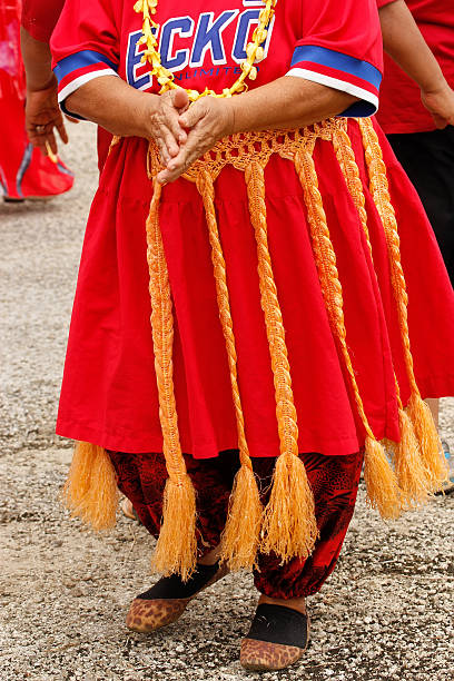 деталь традиционной tongan юбка - tongan dance стоковые фото и изображения