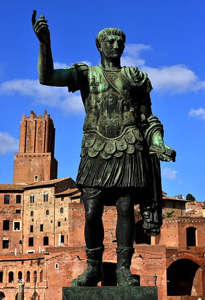 caesar augustus traianus 이 승리를 거둔 - julius caesar augustus caesar statue rome 뉴스 사진 이미지
