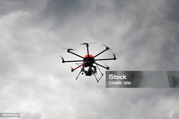 Soniquete Octocóptero Foto de stock y más banco de imágenes de Aire libre - Aire libre, Aterrizar, Cielo