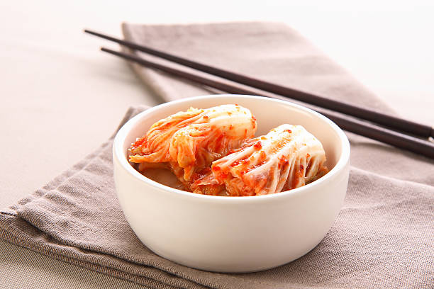 kimchi, comida coreana - asian cuisine close up garlic vegetable imagens e fotografias de stock
