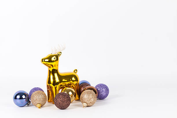 dekoracja świąteczna: golden reniferów z luxary kolorowe piłki - luxary zdjęcia i obrazy z banku zdjęć