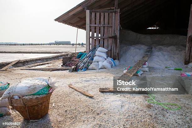 Sal Cestas Y Garner En El Campo Foto de stock y más banco de imágenes de Malí - Malí, Minería, Acantilado