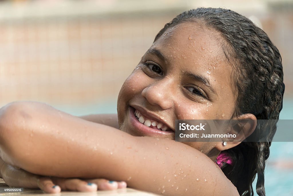 Sonriente niña - Foto de stock de 10-11 años libre de derechos