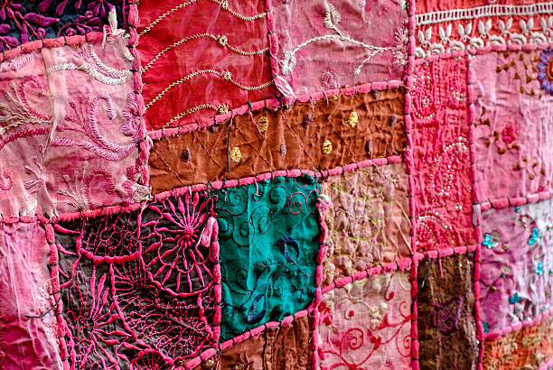 в лоскутной технике - quilt patchwork pattern indian culture стоковые фото и изображения