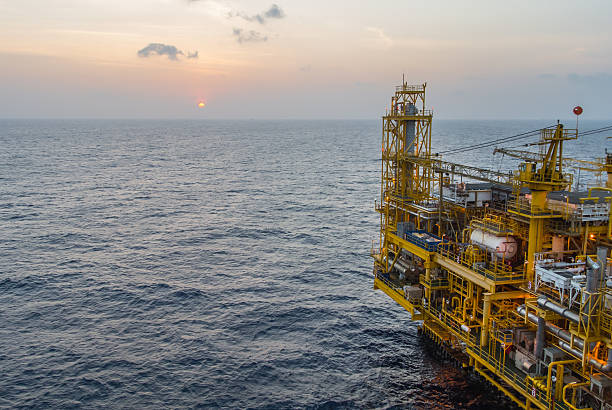 istock oil production platform on the sea 495059585