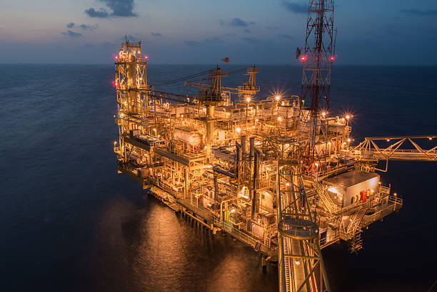 istock oil production platform on the sea 495059591