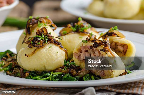 Patata Rellena Con Bolas De Ahumado Foto de stock y más banco de imágenes de República Checa - República Checa, Alimento, Primer plano