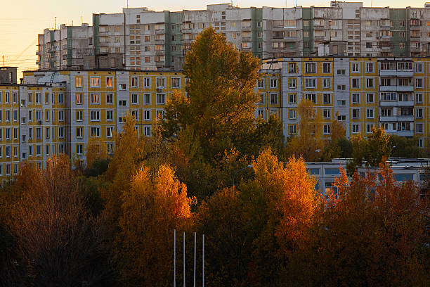 istock Fall season in the city 495084676