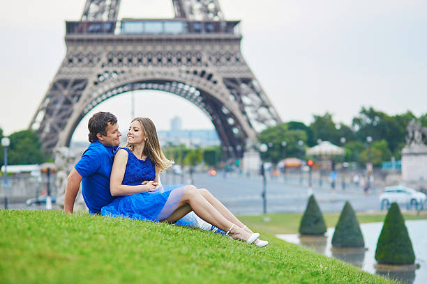 istock Beautiful young dating couple in Paris 495093540