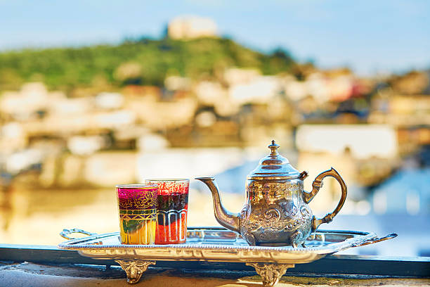 marroquino hortelã chá com doces - marrakech imagens e fotografias de stock