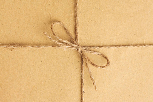 laço de texto em papel pardo - string package brown paper imagens e fotografias de stock