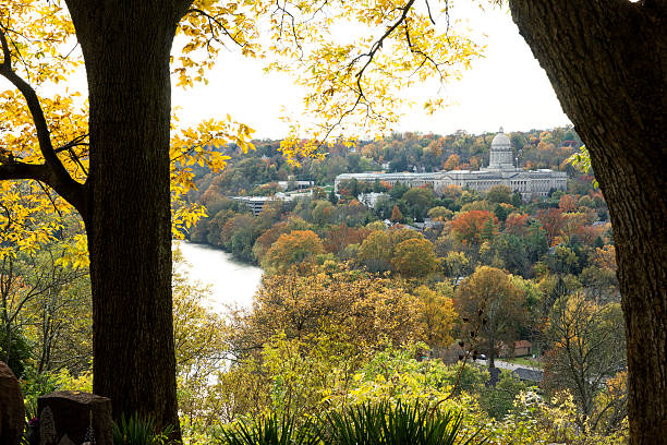 istock Kentucky State Capitol building in Autumn 495112374