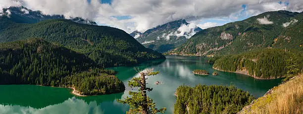Ross Lake is a large reservoir in the North Cascade mountains of northern Washington state. he lake runs approximately north-south, is 23 miles (37 km) long capped by the dam.