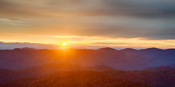 istock Sunrise Over the Smokey Mountains 495124318