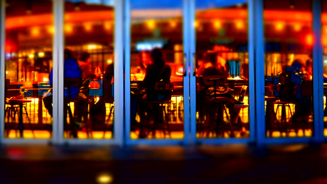 Timelapse : Crowded people in coffee shop cafe