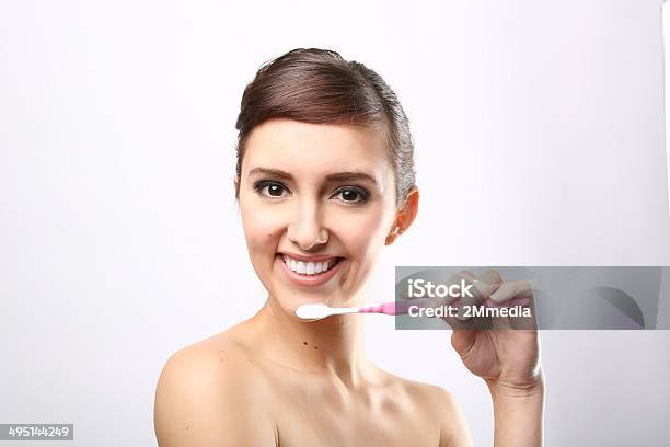 Zahnpflege Stockfoto und mehr Bilder von Blau - Blau, Braunes Haar, Eine Frau allein