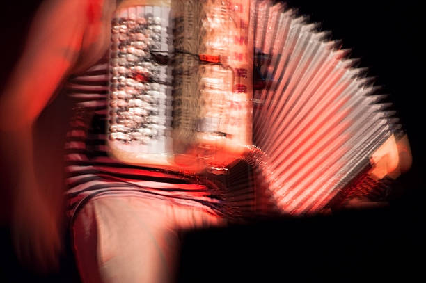 way accordian - harsh lighting audio photos et images de collection