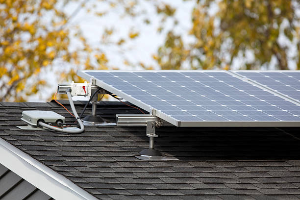 Residential Solar Panels Solar panels on a residential home up close. rooftop solar stock pictures, royalty-free photos & images