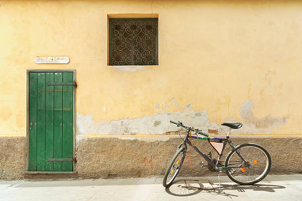 istock Old street and bicycle 495185318