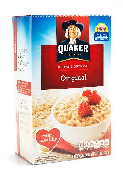 quaker marca instantáneo de avena - oatmeal oat box container fotografías e imágenes de stock