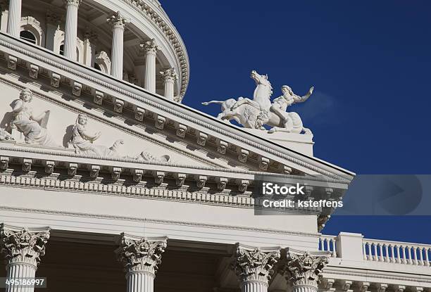 California State Capital Scultura A Sacramento - Fotografie stock e altre immagini di Ambientazione esterna - Ambientazione esterna, Architettura, California