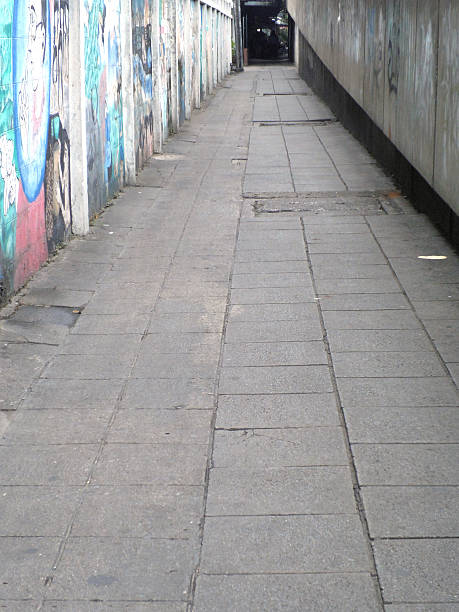 istock Narrow passageway between two walls in Bangkok, Thailand 495191899