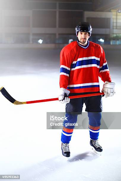 Jogador De Hóquei No Gelo - Fotografias de stock e mais imagens de Brincar - Brincar, Hóquei no Gelo, 20-29 Anos