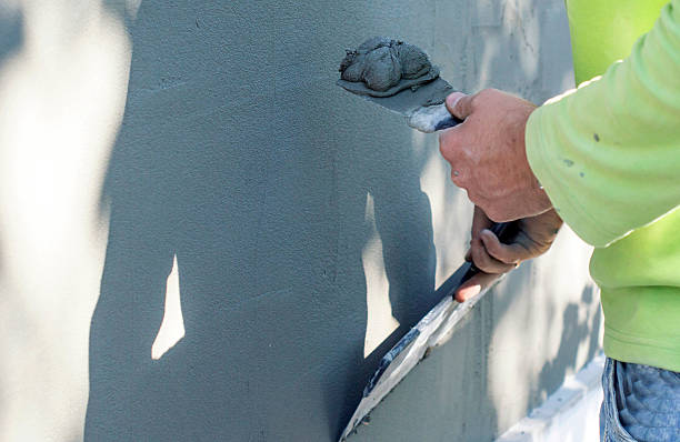 istock The process of putty walls with foam plastic 495199718